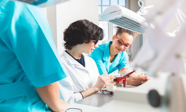 Déserts médicaux : il est « indispensable » de former plus de dentistes, alerte l’ONDPS Déserts médicaux : il est « indispensable » de former plus de dentistes, alerte l’ONDPS