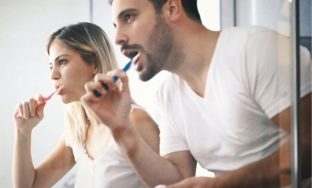 Enquête : 72 % des Français se laveraient les dents au moins deux fois par jour Enquête : 72 % des Français se laveraient les dents au moins deux fois par jour