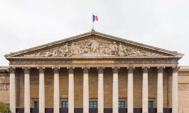 Assistante dentaire de niveau 2 : l’Assemblée nationale entérine la création du métier d’AMDB Assistante dentaire de niveau 2 : l’Assemblée nationale entérine la création du métier d’AMDB