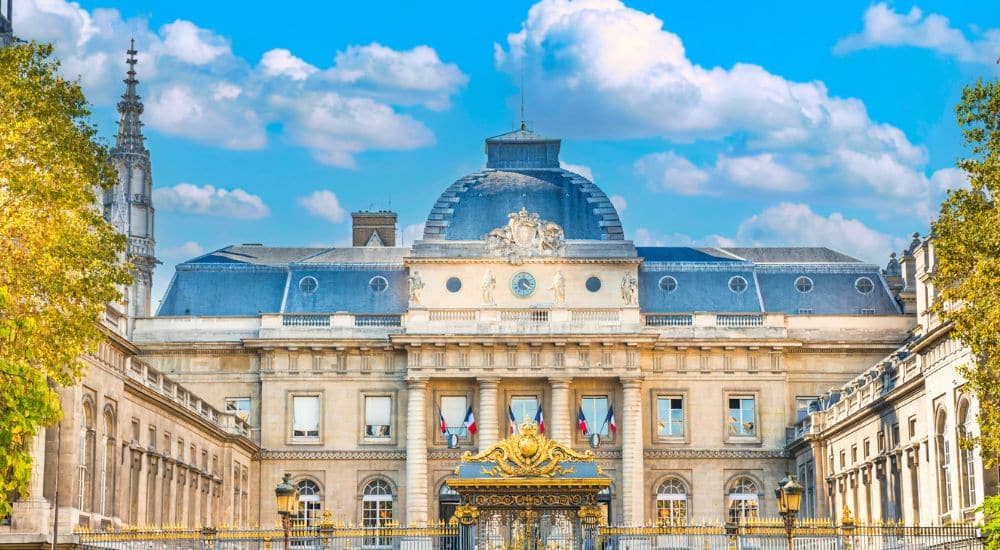 La Cour de Cassation tranche : les centres dentaires interdits de toute publicité La Cour de Cassation tranche : les centres dentaires interdits de toute publicité